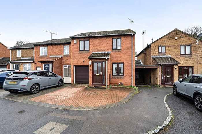 3 Bedroom End Of Terrace House For Sale In Mawbray Close, Lower Earley, Reading, RG6