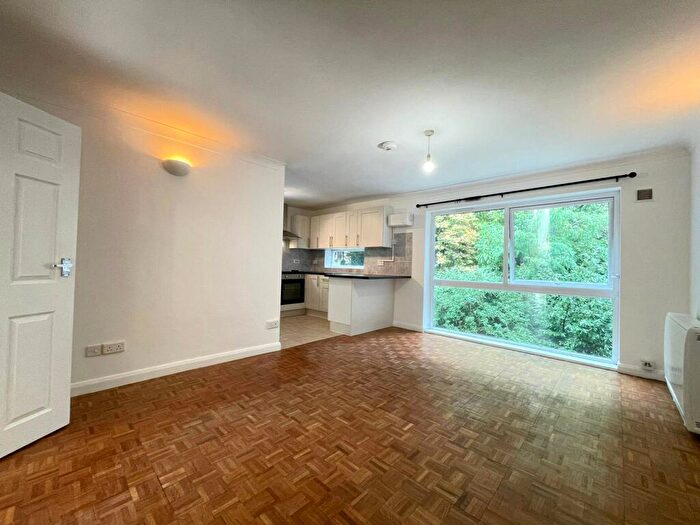 2 Bedroom Apartment To Rent In Coombe Road, Croydon, Surrey, CR0