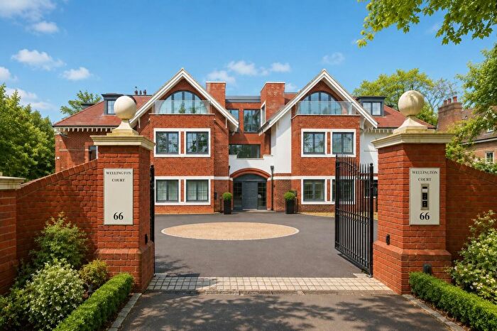 3 Bedroom Apartment For Sale In Penn Road, Wellington Court, HP9