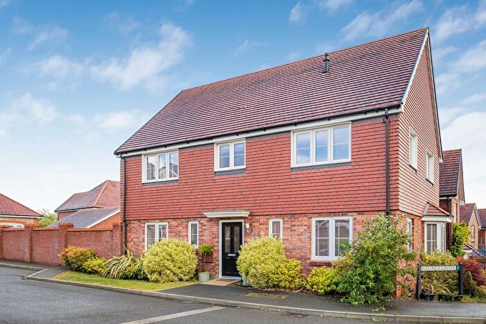 4 Bedroom Detached House For Sale In Rosings Grove, Medstead, Hampshire, GU34