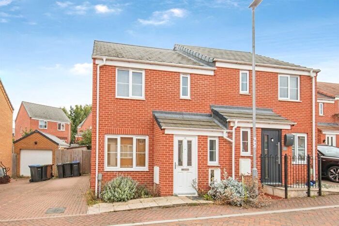 3 Bedroom Semi-Detached House For Sale In Hornbeam Close, Great Blakenham, Ipswich, IP6