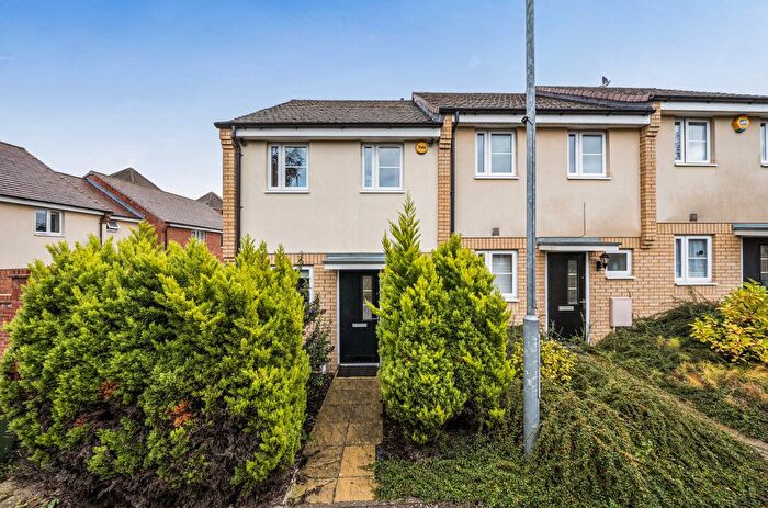 2 Bedroom End Of Terrace House For Sale In Lotus Mews, Dunstable, Bedfordshire, LU6