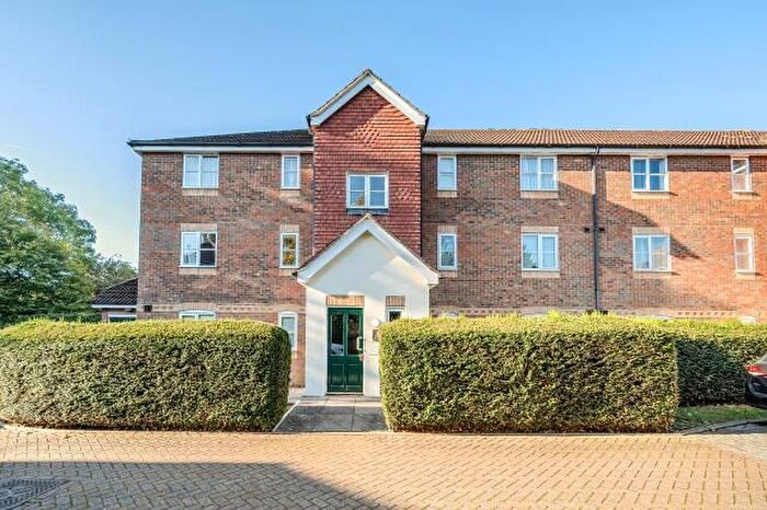 2 Bedroom Flat To Rent In Whitehead Way, Aylesbury, HP21