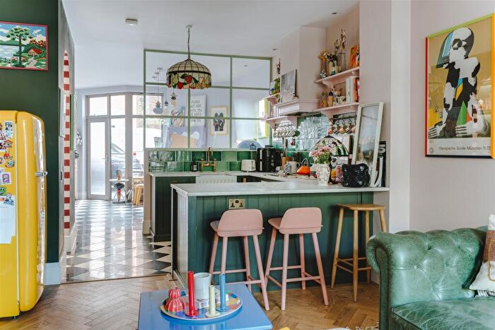 2 Bedroom Maisonette For Sale In Piano Lane, Hackney, N16