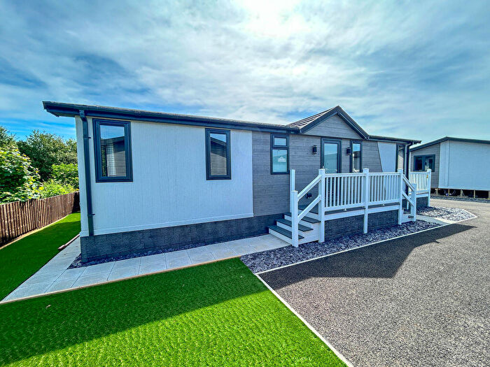 2 Bedroom Property For Sale In Manleaze Residential Park, Shepton Mallet, BA4