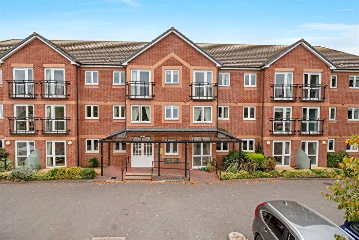 1 Bedroom Flat For Sale In Dorchester Road, Weymouth, DT4