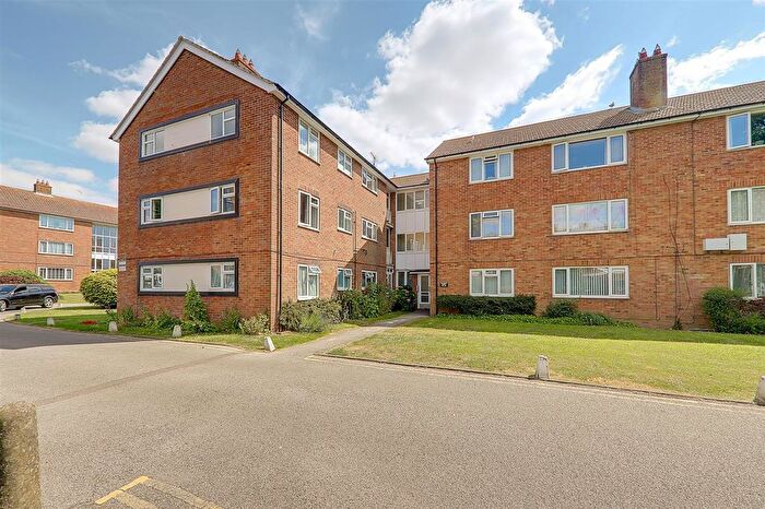 2 Bedroom Flat To Rent In The Boulevard, Worthing, BN13