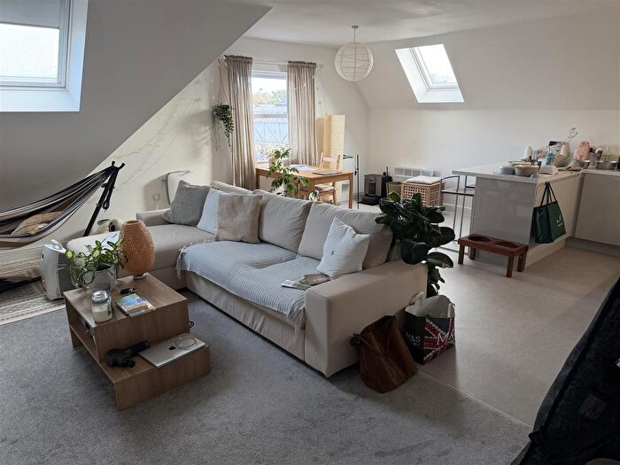 2 Bedroom Flat To Rent In Western Road, Borough Green, TN15