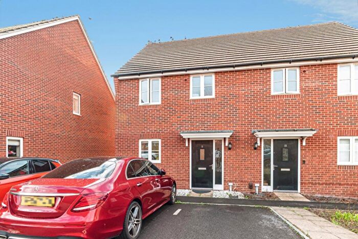 3 Bedroom Semi-Detached House To Rent In Lawrence Place, Shinfield, Reading, RG2