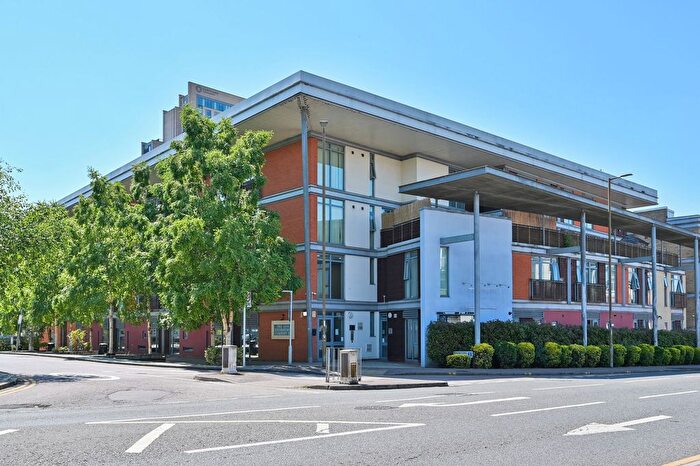 2 Bedroom Flat To Rent In Whippendell Road, West Watford, WD18