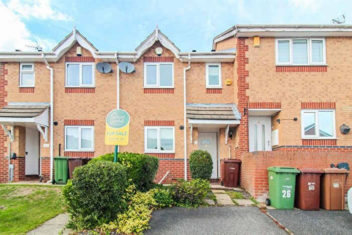 2 Bedroom Town House For Sale In Hallamshire Mews, Wakefield, WF2