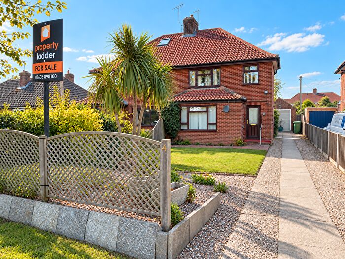 3 Bedroom Semi-Detached House For Sale In North Walsham Road, Coltishall, Norwich, NR12