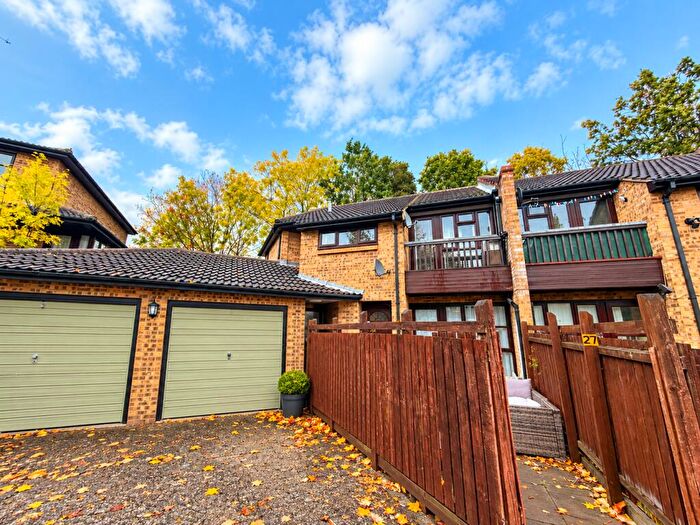 1 Bedroom Apartment For Sale In Courtney Park Road, Langdon Hills, Basildon, Essex, SS16