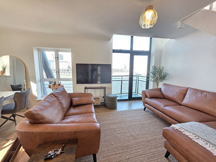 2 Bedroom Flat To Rent In Keats Ave, London, E16