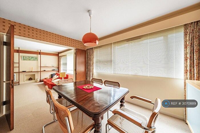 2 Bedroom Flat To Rent In West Oak, Beckenham, BR3