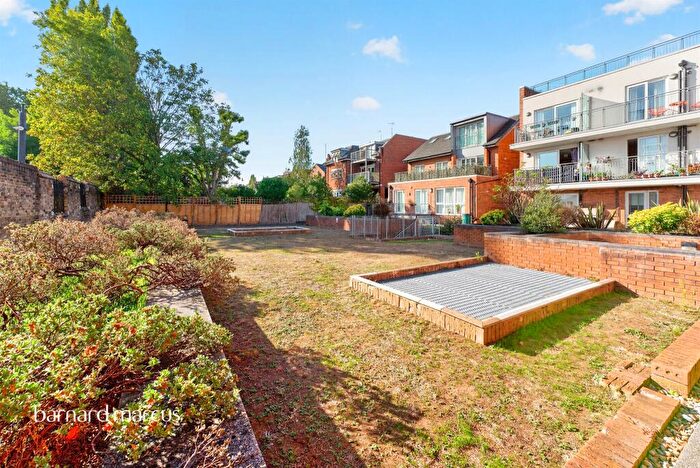 1 Bedroom Flat For Sale In Lankaster Gardens, London, N2