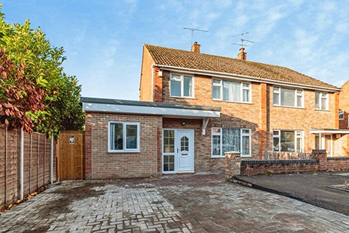 4 Bedroom Semi-Detached House For Sale In Allnutt Avenue, Basingstoke, Hampshire, RG21