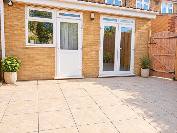 2 Bedroom Semi Detached House To Rent In Springwell Road, Hounslow, TW5