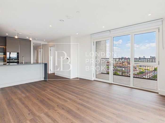 3 Bedroom Apartment To Rent In Bow View Apartments, Bow Green, E3