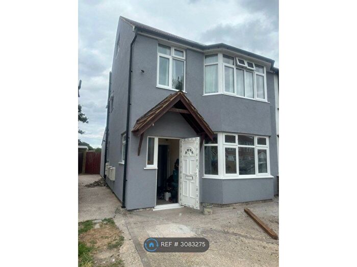 3 Bedroom Maisonette To Rent In Bulstrode Avenue, Hounslow, TW3