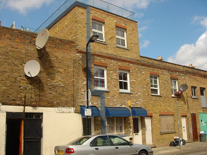 2 Bedroom Flat To Rent In Glading Terrace, Stoke Newington, London, N16