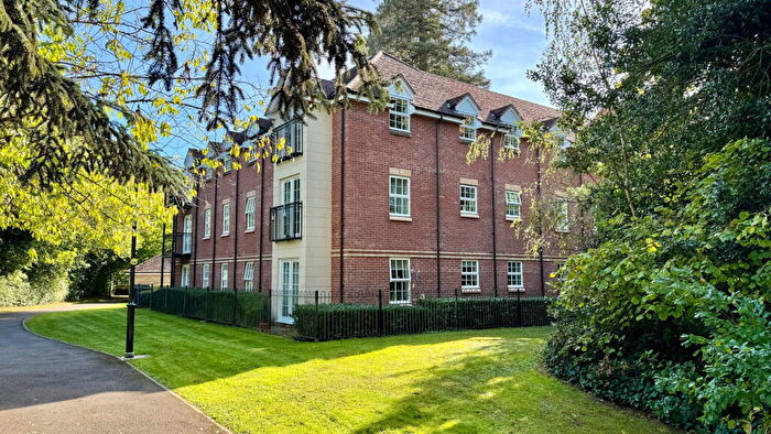 2 Bedroom Flat To Rent In Brunel Court, Old College Road, Newbury, RG14