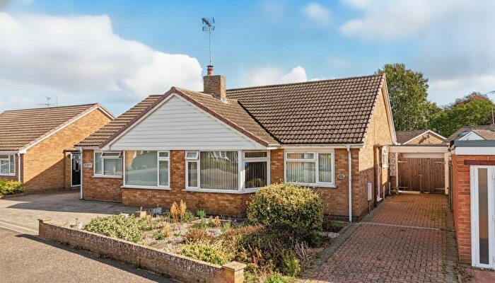 2 Bedroom Bungalow For Sale In Hamilton Crescent, Sittingbourne, Kent, ME10