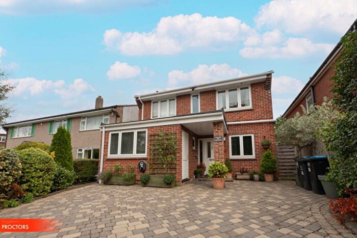 4 Bedroom Detached House For Sale In Hartland Way, Shirley, Croydon, CR0