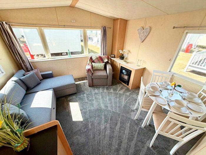 2 Bedroom Mobile/park Home For Sale In New Beach Holiday Park, Hythe Road Dymchurch, TN29