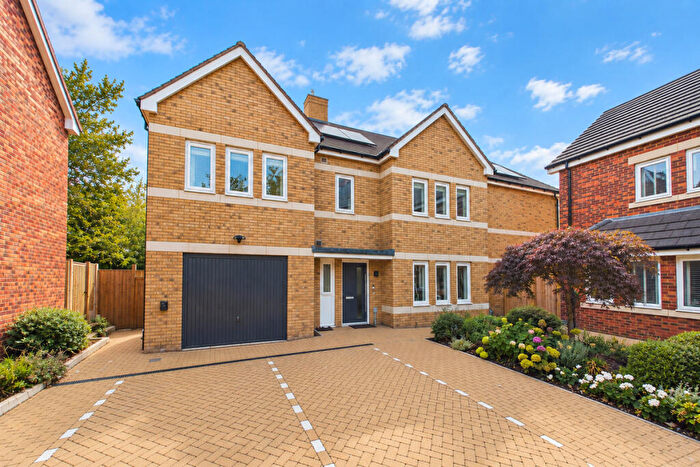 5 Bedroom Detached House To Rent In Little Green Close, Hemel Hempstead, HP1