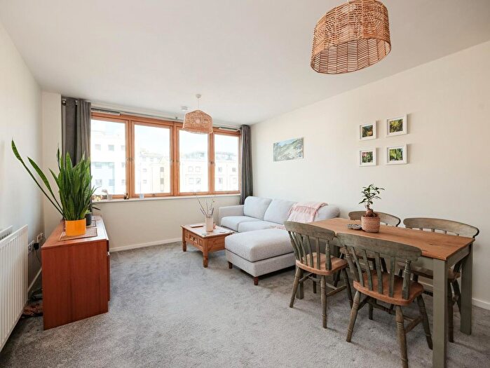 1 Bedroom Flat For Sale In Quay Point, Harbourside, BS1