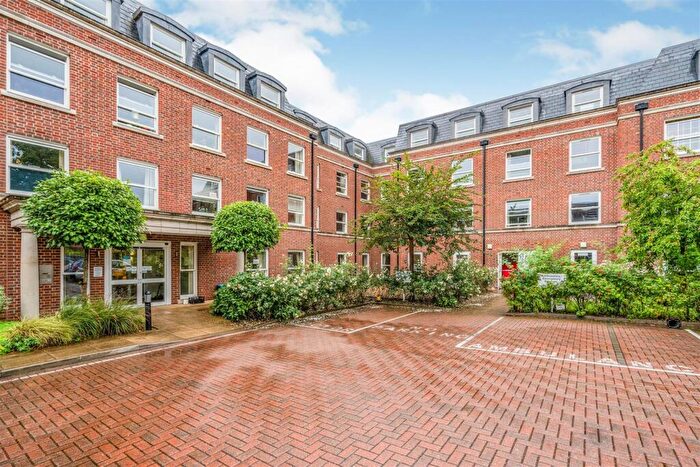1 Bedroom Apartment For Sale In Peel Court, College Way, Welwyn Garden City, Hertfordshire, AL8