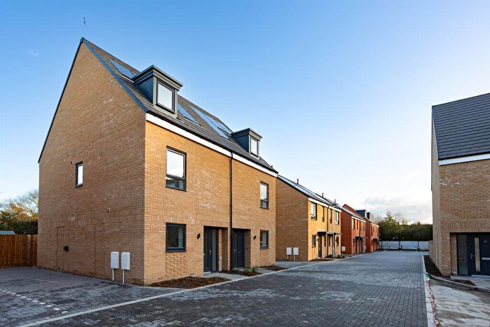 3 Bedroom Terraced House For Sale In Ghyllgrove Close, Basildon, SS14