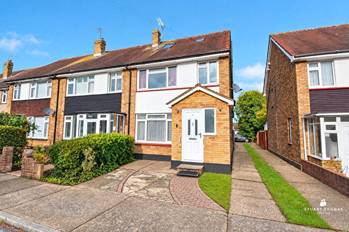 4 Bedroom End Of Terrace House For Sale In Alma Close, Hadleigh, SS7