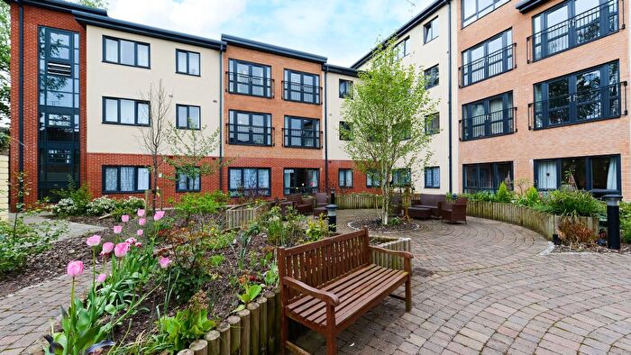 2 Bedroom Flat For Sale In Queensway, Oldbury, B68