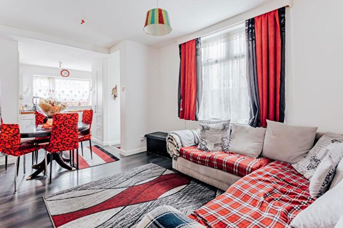 2 Bedroom Flat For Sale In Christchurch Road, Bournemouth, BH7