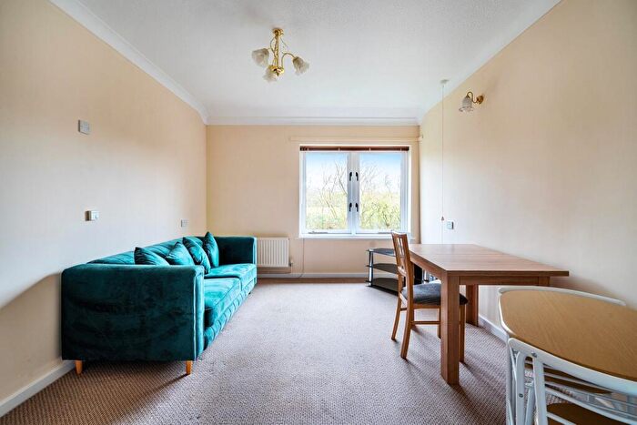 1 Bedroom Retirement Property For Sale In Oaktree Court, Portland Drive, Willen, Milton Keynes, MK15