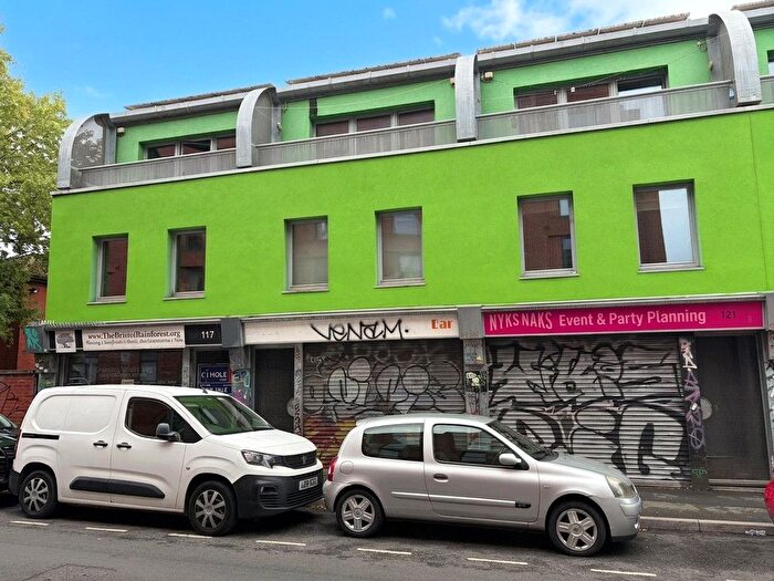 2 Bedroom Flat For Sale In Wilder Street, Bristol, BS2