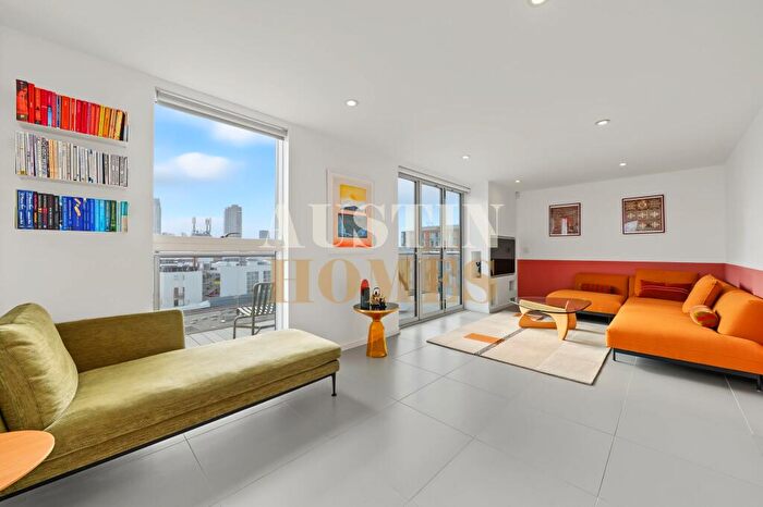 3 Bedroom Apartment To Rent In Dance Square, EC1V