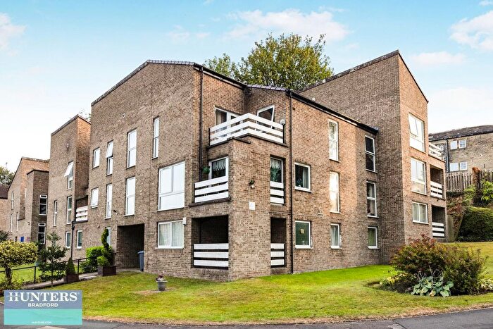 2 Bedroom Flat For Sale In , Frizley Gardens Frizinghall, Bradford, West Yorkshire, BD9