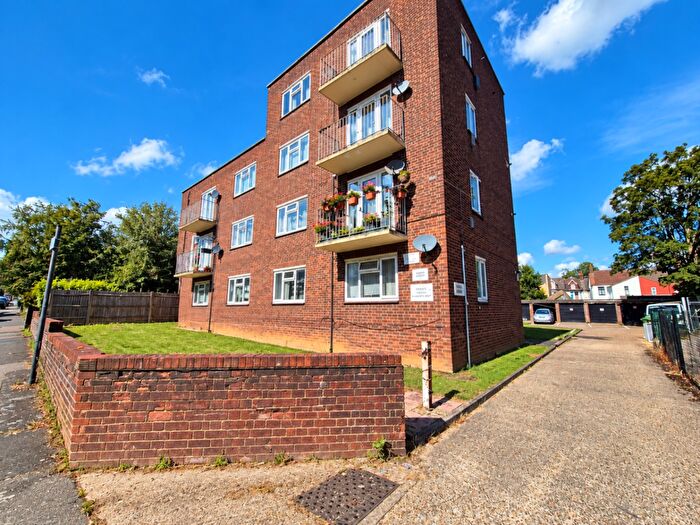 3 Bedroom Apartment To Rent In Brook Court, Brook Street, Luton, Bedfordshire, LU3