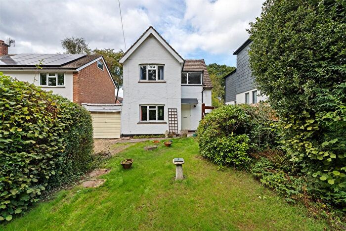 3 Bedroom Link Detached House For Sale In Liphook, Hampshire, GU30