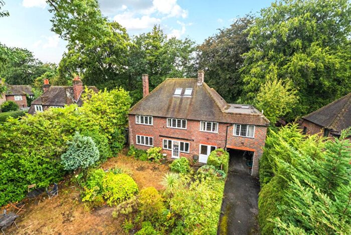 5 Bedroom Detached House For Sale In Guildford Road, Chertsey, Surrey, KT16