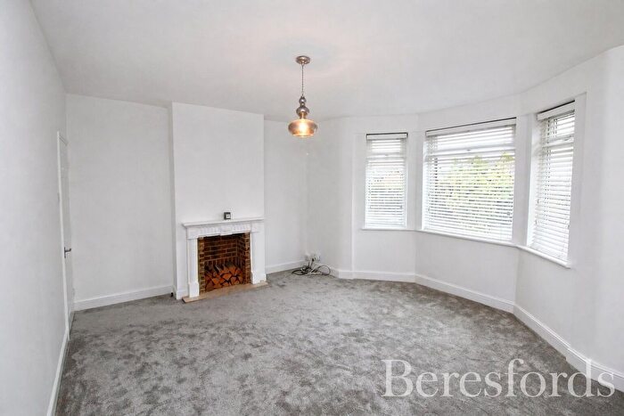 2 Bedroom Flat To Rent In Mountnessing Road, CM12