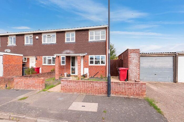 4 Bedroom End Of Terrace House For Sale In Grampian Way, Langley, SL3