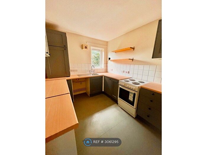 2 Bedroom Flat To Rent In Leckwith Road, Cardiff, CF11