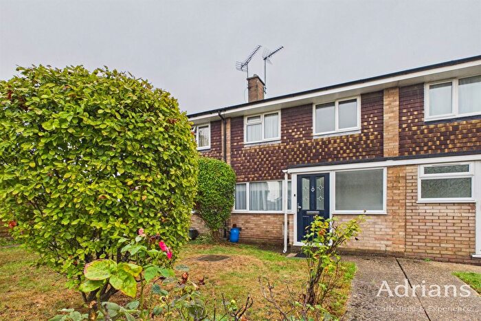 3 Bedroom End Of Terrace House For Sale In Linnet Drive, Tile Kiln, Chelmsford, CM2