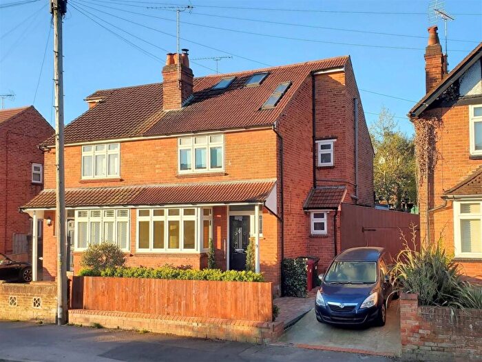 3 Bedroom Semi-Detached House For Sale In St. Ronans Road, Reading, RG30