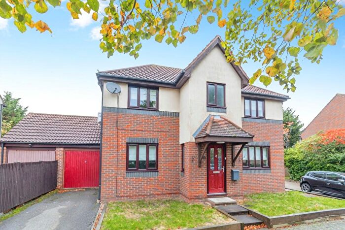 4 Bedroom Detached House For Sale In Dulverton Drive, Furzton, Milton Keynes, Buckinghamshire, MK4