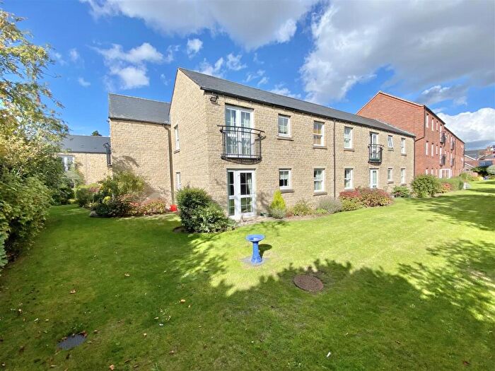 2 Bedroom Apartment For Sale In Greendale Court, Bedale, DL8